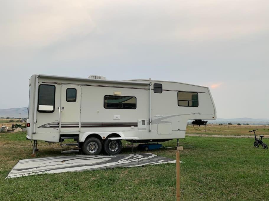 Mission Mountain Camper Apartman Saint Ignatius Kültér fotó