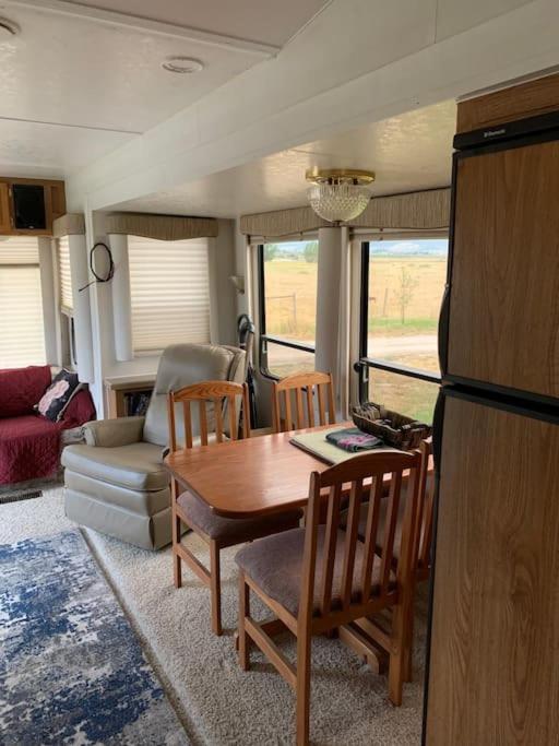 Mission Mountain Camper Apartman Saint Ignatius Kültér fotó