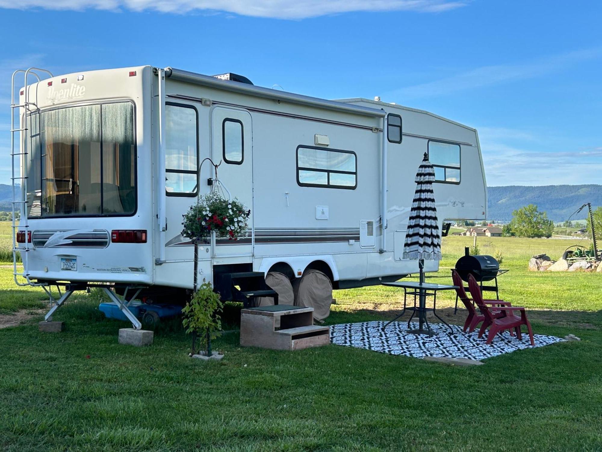 Mission Mountain Camper Apartman Saint Ignatius Kültér fotó